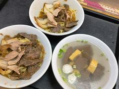 -松树干拌面店