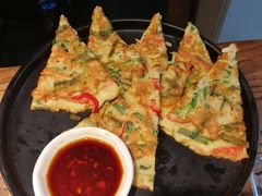 海鲜葱饼-明洞阿姨·韩式酱蟹烤肉·创意料理(三元桥店)