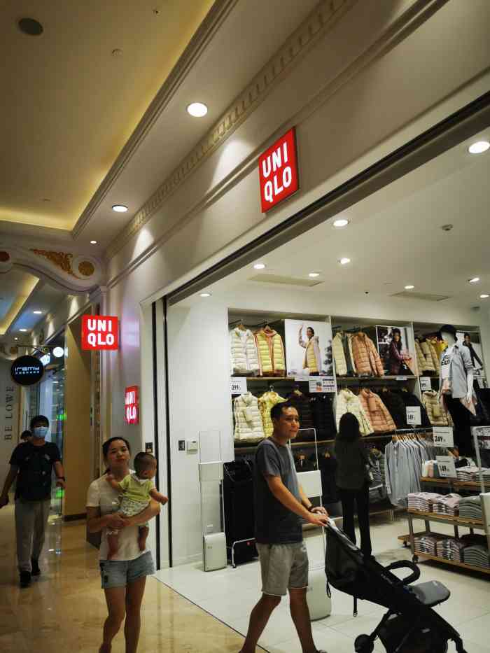 优衣库(上海月星环球港店)-"路过优衣库,总是情不自禁进去看看;最近秋