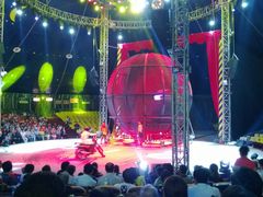 摩托车杂技开始了-环球城国际大马戏