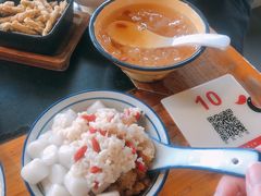 小汤圆冰沙-李子坝梁山鸡(李子坝大鸡哥店)