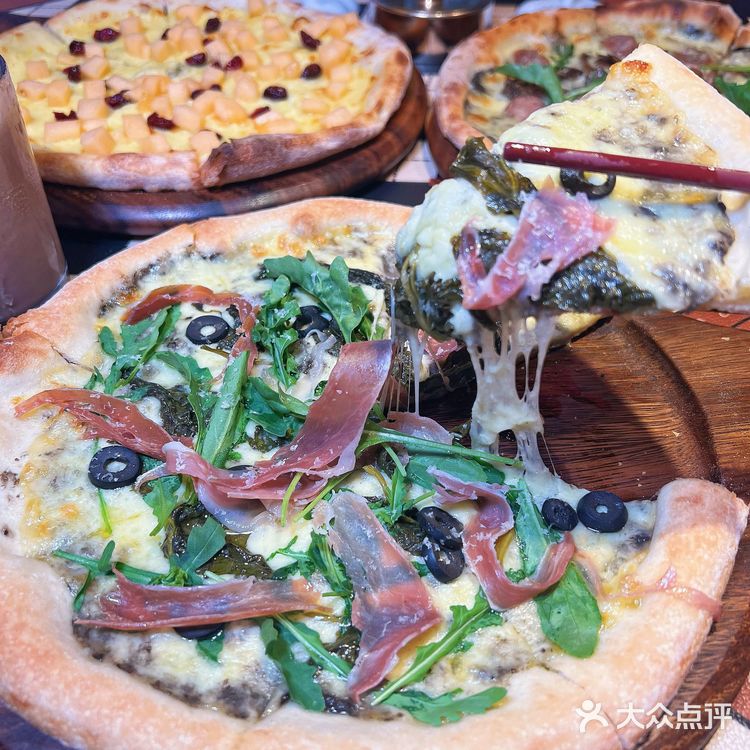 氛围感创意小酒馆