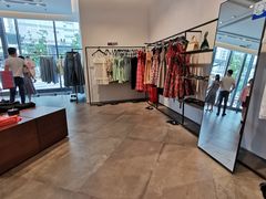 -URBAN REVIVO(上海中庚漫游城店)