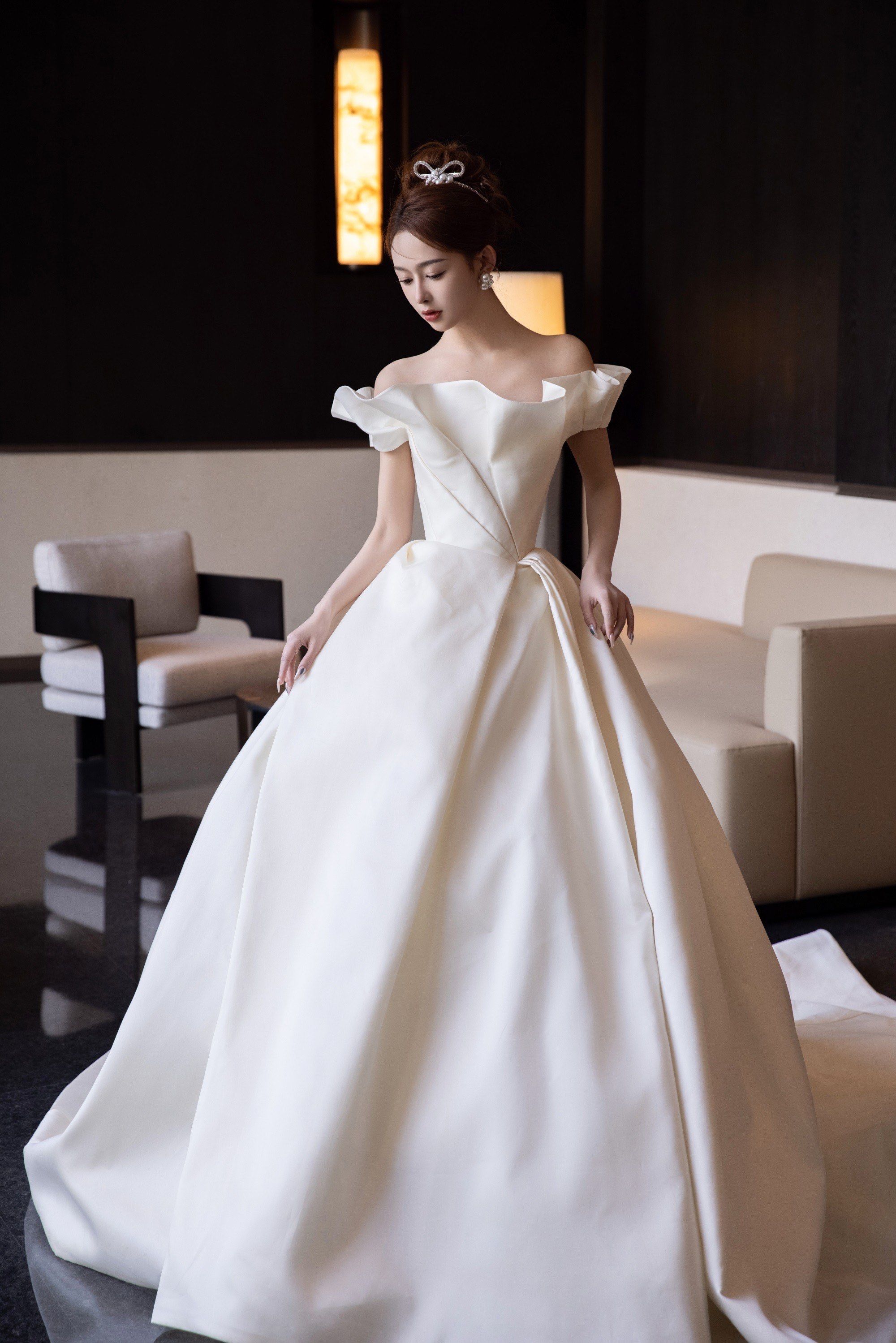 爆款制造机💥缎面婚纱真的很懂女孩子