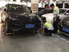 -虹桥火车站-停车场