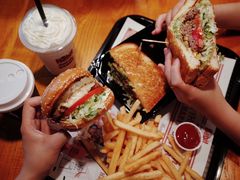 -The Habit Burger Grill 哈比特汉堡(复兴soho店)