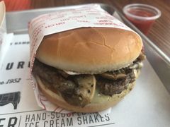 蘑菇牛肉汉堡-FATBURGER 特富客汉堡(外交公寓店)