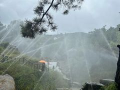 -雪山彩虹谷景区