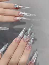 -花岐款式专研健康美甲沙龙