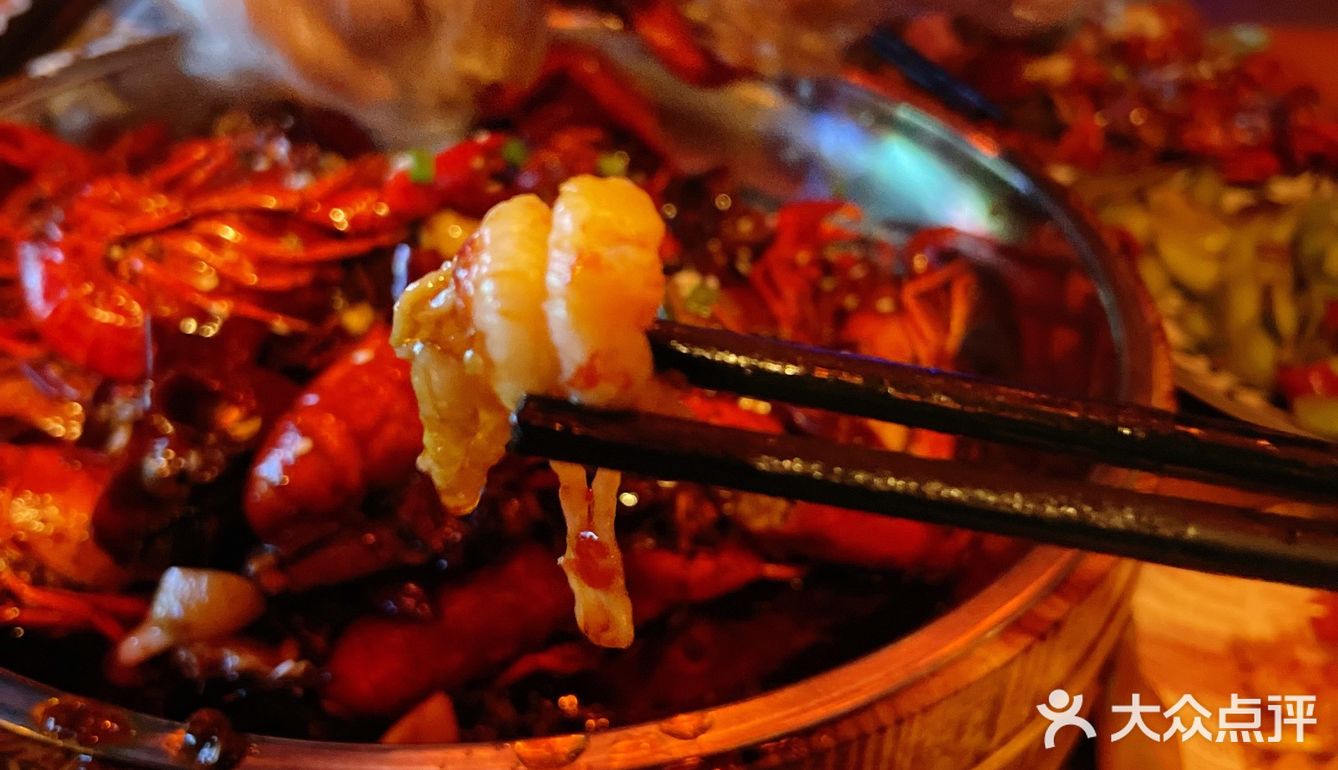 不夸张的说，这是我近两年最满意的一盘小龙虾
