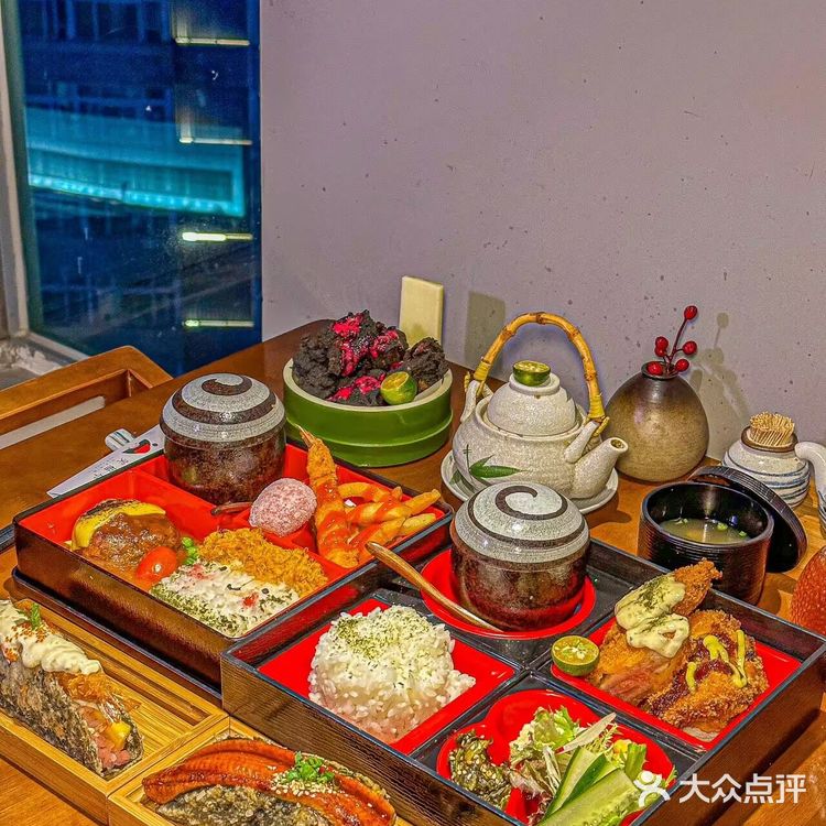 本地人私藏这家可以看解放碑跨年的料理小馆