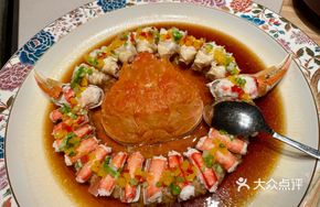 Steamed Black-Butt Pork with Pinecone Crab