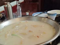 -老来福·非遗酸汤兔(凯旋路店)