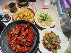 -肥肥虾庄·金牌油焖大虾(汉街SKP店)