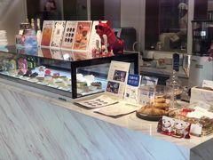 面包甜点陈列柜-Fridi Patisserie Cafe