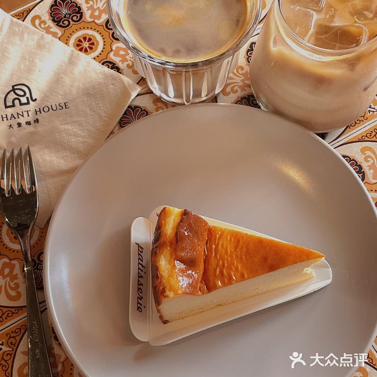 原木风咖啡馆:独特韵味让你流连忘返!