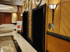 -深圳富苑皇冠假日套房酒店