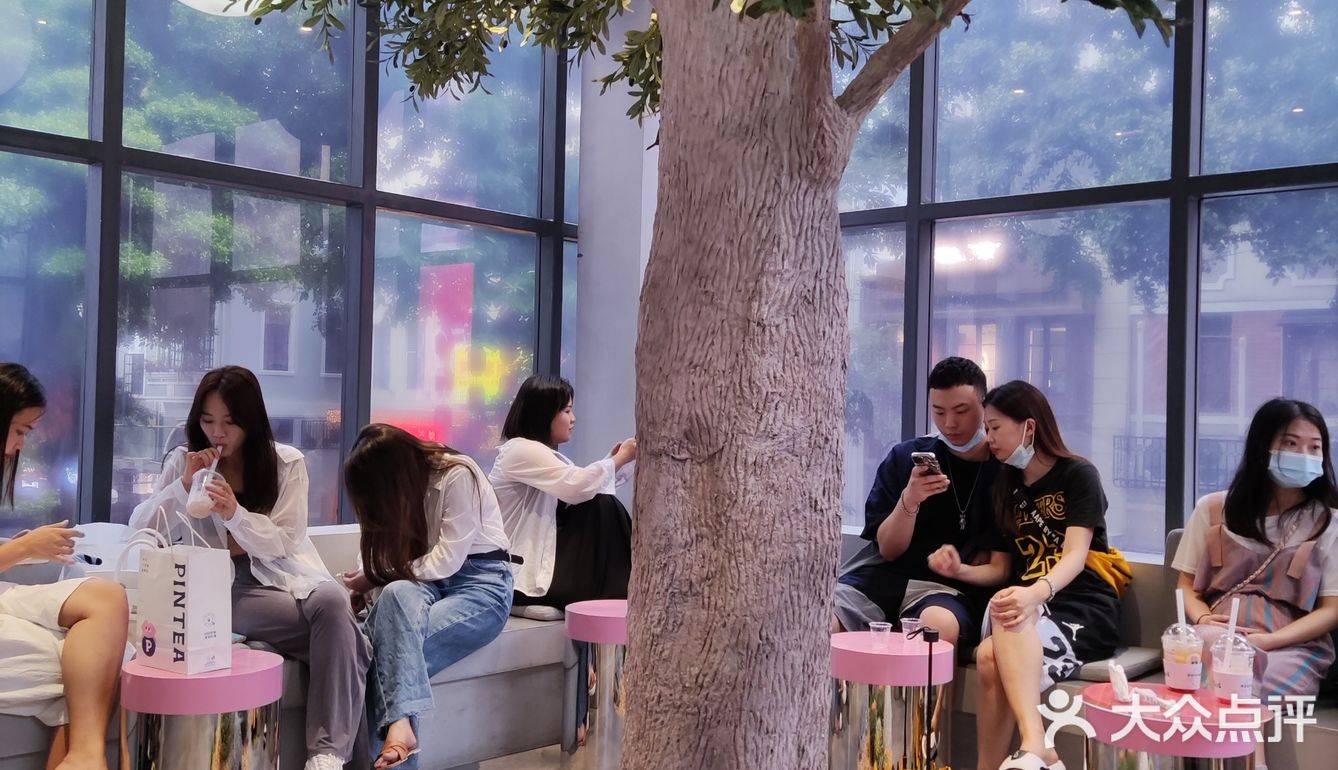 新晋网红拍照地[调皮]这家奶茶我爱