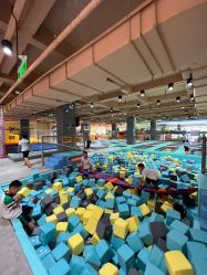 -反弹蹦床公园·运动乐园·团建·亲子派对(深圳观澜湖店)