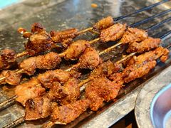 生烤羊肉串-沙力海美食城 西北特色菜 烤肉店(北门坡店)