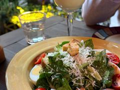 凯撒色拉配自制凯撒酱-SISTERS BAR RESTAURANT川意酒馆(嘉善老市H楼店)
