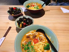 特制雪菜牛腩面-陳八两面家(滨江天街店)