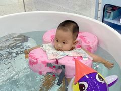 -蓝鲸奇亲子游泳俱乐部