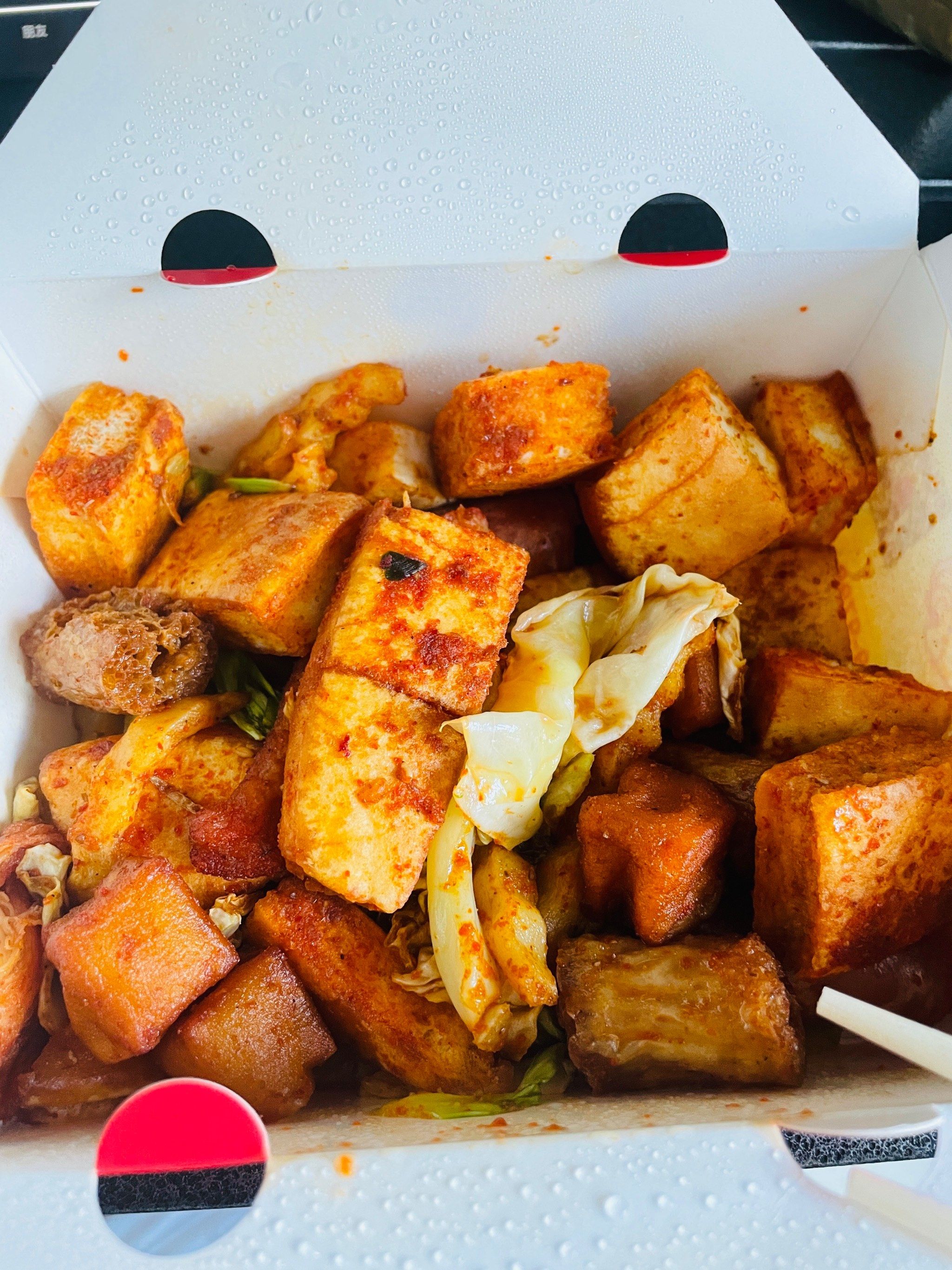 夏日烟火下,炸串拌饼的双重奏