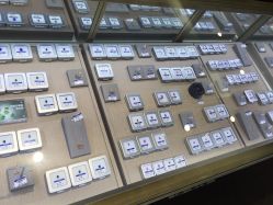 -威德钻石-克拉钻大本营(南京东路店)