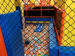 -爱蹦iBOON蹦床运动馆(江汉店)