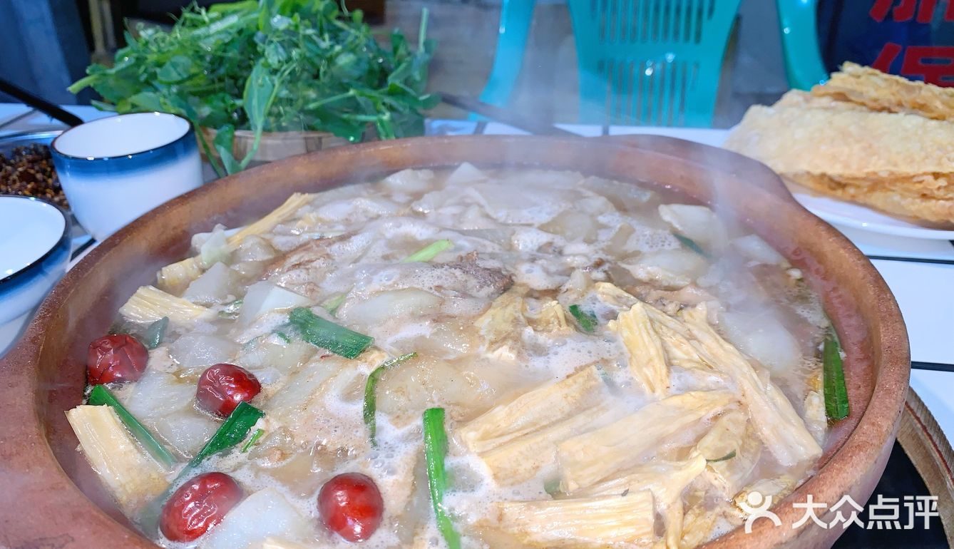 天冷了，这家汤锅吃了让人流连忘返