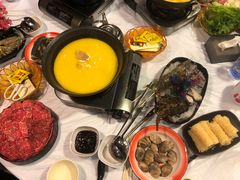 浓厚原只鸡煲花胶汤-鲜入围煮花胶鸡海鲜火锅