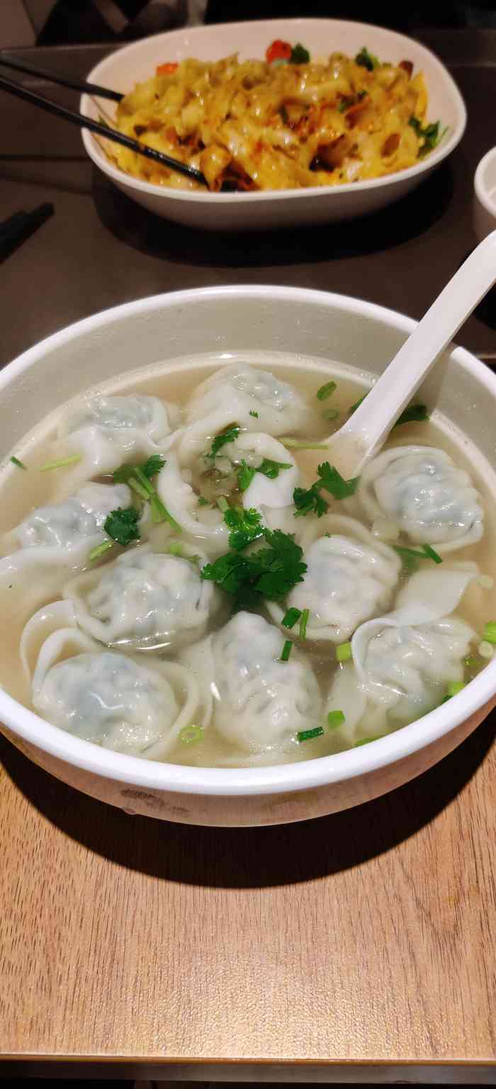 满宝馄饨(太原南街店)-"太原南街晚餐时间人不少,但是想吃的口味都.