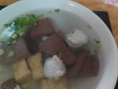-松树干拌面店