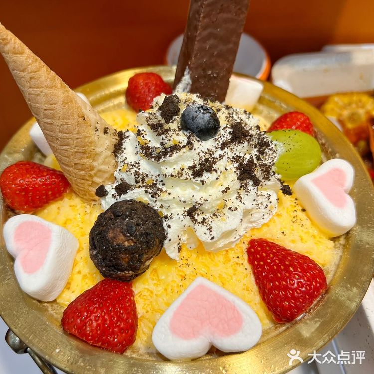 排队🤴扶摇树下终于开到经四路万达啦~