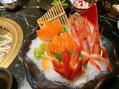 -山川小町·极番烧肉(新地假日广场店)