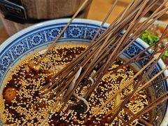 -大众跷脚牛肉馆·非遗传承单位(峨眉山店)