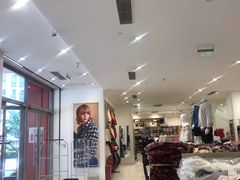 -优衣库(昆明七彩METOWN购物中心店)