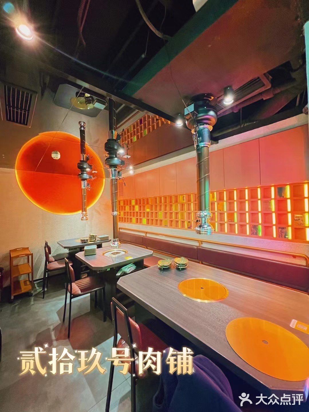 入秋的季节🍂来亮马河旁跟好朋友吃顿小火锅🍲[吐]