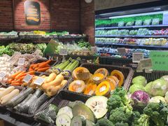 -中百仓储超市有限公司(越秀星汇维港店)
