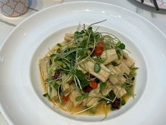 -阿瓦山寨·湘菜现炒·剁椒鱼头王(咸阳总店)