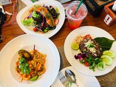 -Chom Cafe and Restaurant