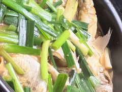 新鲜海鱼杂鱼煲-海口滨海新村143号海南老字号炒菜店