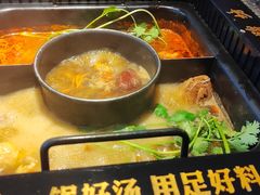 -老牌坊云南鱼豆花火锅(哈西万达店)