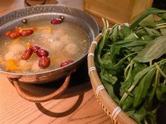 泉水肉丸子嫩豆苗-吃饭皇帝大土家民族菜(正大广场店)