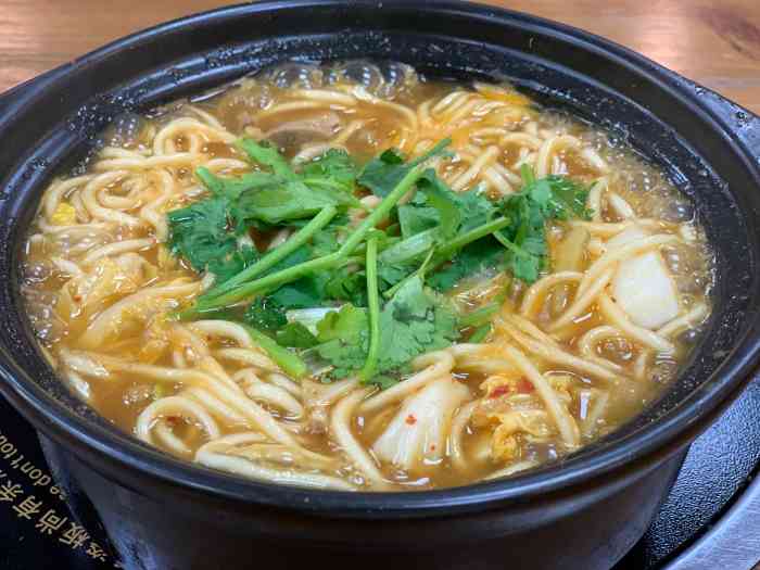 之前在下沙吃过一家羊肉砂锅面,特别好吃,回到市区后,就在附近找了一