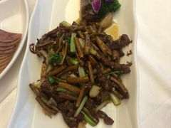茶树菇炒鹿柳-鹿鸣春饭店(总店)