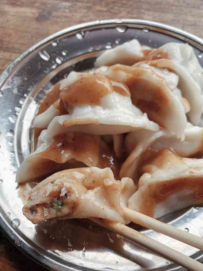 老甘粉饺-"听说是水街比较有名的一个店 跟着导航走来.