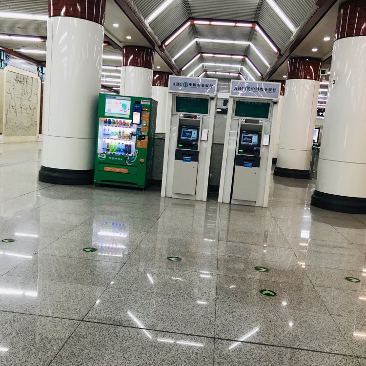 桥湾地铁站      ￥3/人 地铁站前门