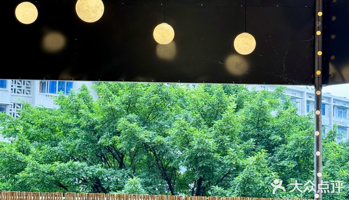 重庆火锅卷出新花样，火锅还能炒起吃。